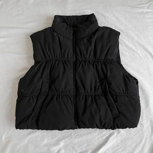 h&m divided black cropped puffer vest